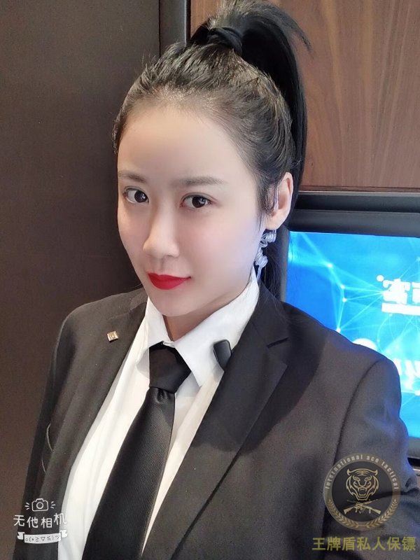 為防止抑郁癥自殺，北京家長雇王牌盾女子保鏢陪同女兒