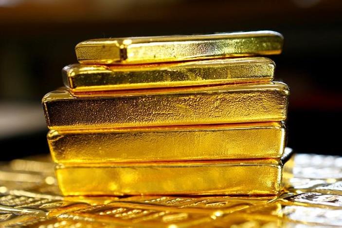 北京公司老板帶著王牌盾保鏢去典當行,用一箱金條兌換現金 !